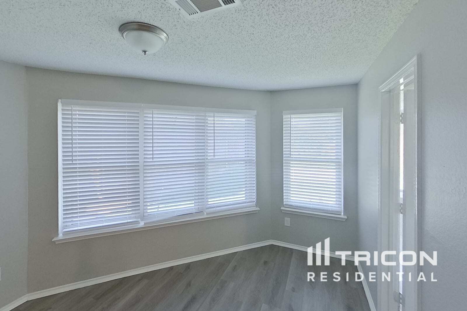 Building Photo - 1253 Essex Dr