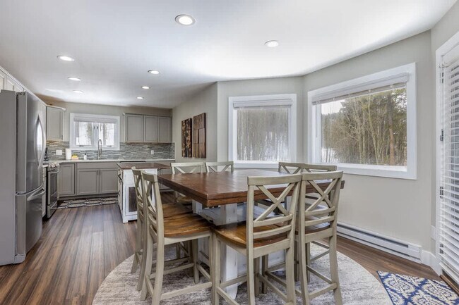 Building Photo - 290 Broken Lance Dr