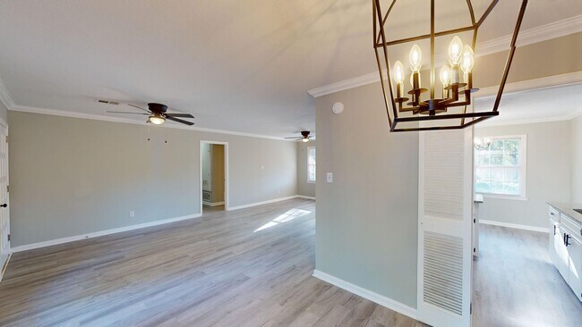 Building Photo - 4 Bed/2 Bath in Daniel Pratt School District