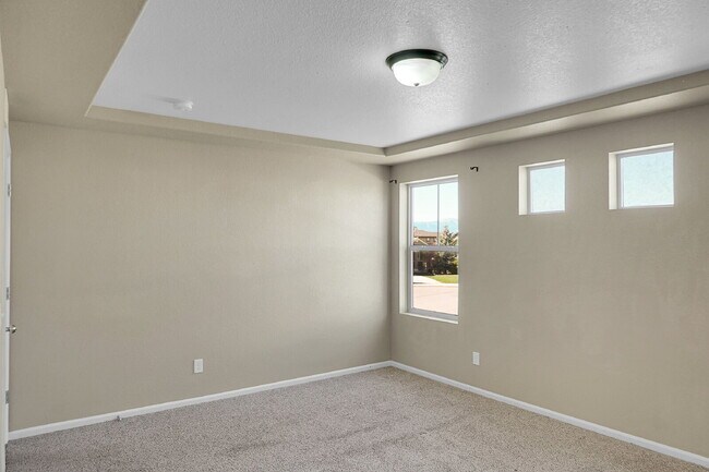 Building Photo - $2,700 - 4 Bed, 3.5 Bath Home in CO Spring...