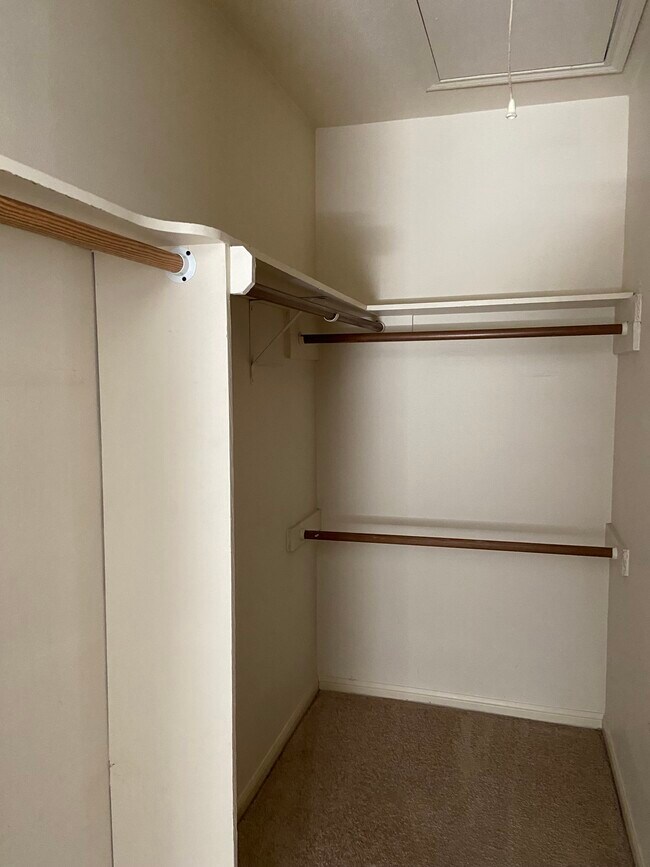 Building Photo - 8299 Cambridge St