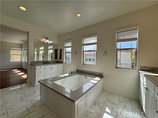 Building Photo - 135 Willowbend