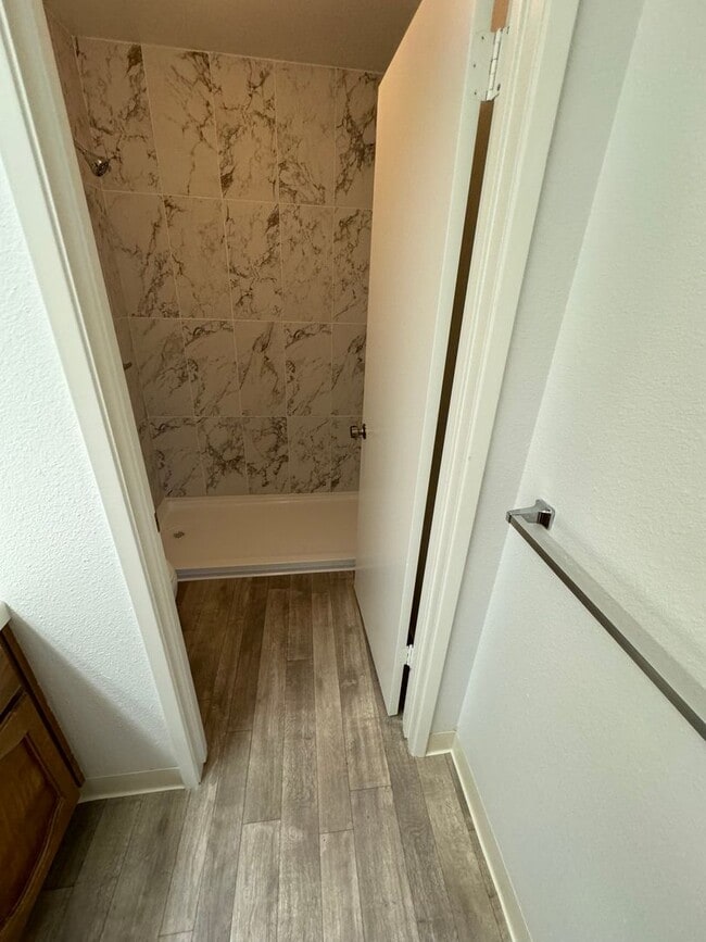 Building Photo - 1042 Awani Dr