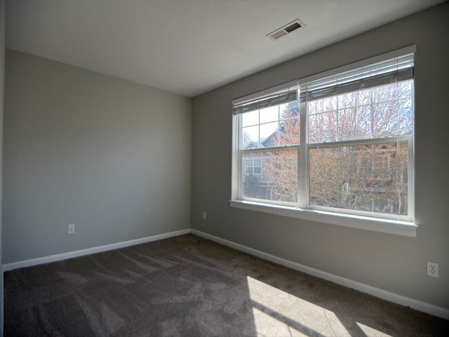 Building Photo - 3608 NE 42nd St