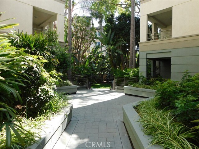 Building Photo - 2253 Martin