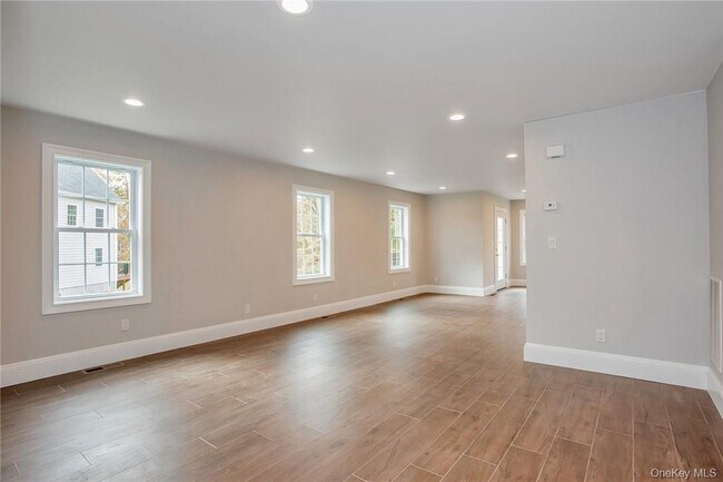 Building Photo - 237 Tomahawk St