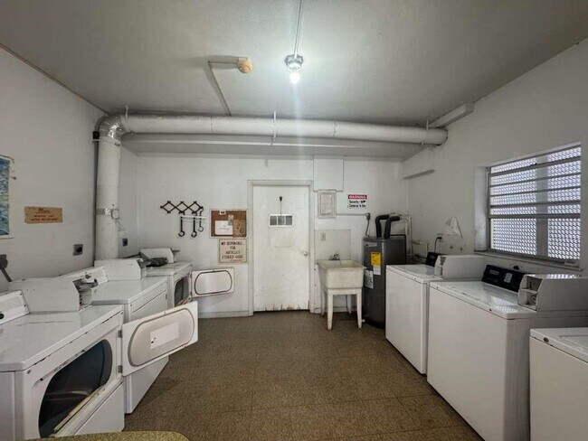 Building Photo - 348 S Federal Hwy