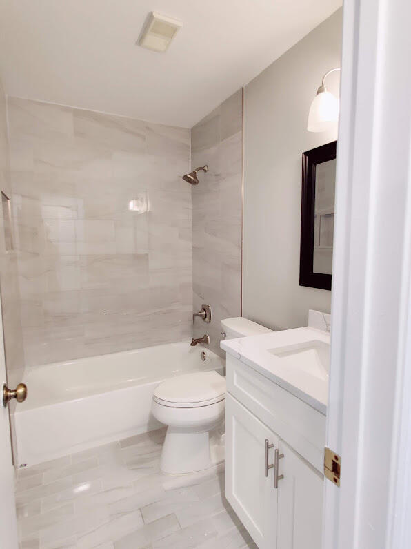 Building Photo - 6815 Via Regina