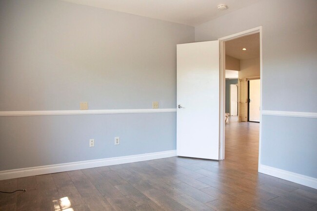 Building Photo - 40588 Clover Ln