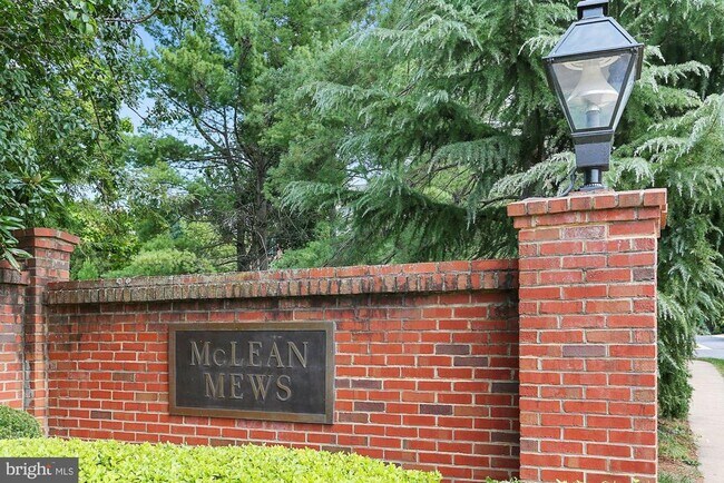 Building Photo - 1454 McLean Mews Ct