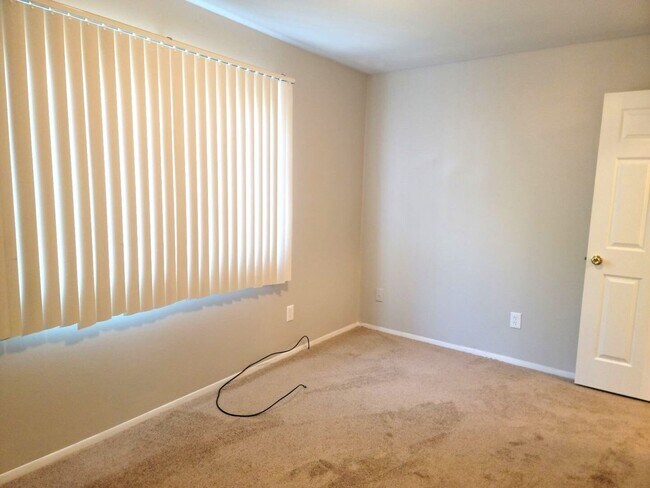 Building Photo - Charming unit in a quiet neighborhood