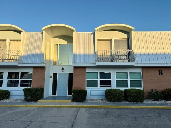 Building Photo - 22333 Edgewater Dr