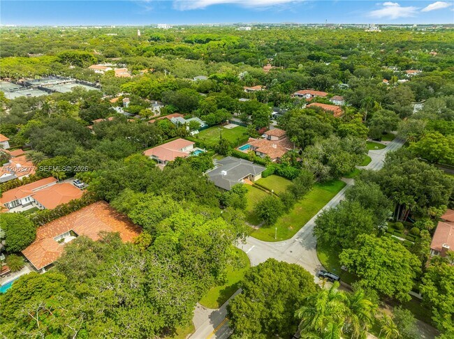 Building Photo - 2514 Granada Blvd