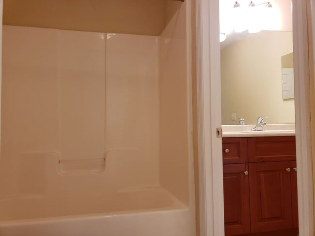 Building Photo - 3 bedroom town home for rent early January 2026, gated community with a garage for $1725 per month