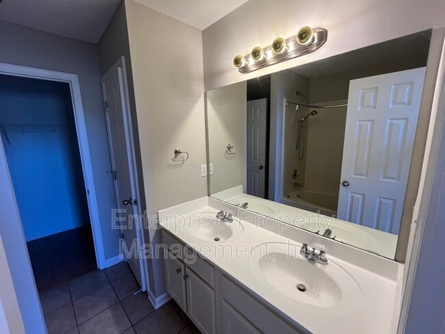 Building Photo - 2722 Virginia Woods Pl