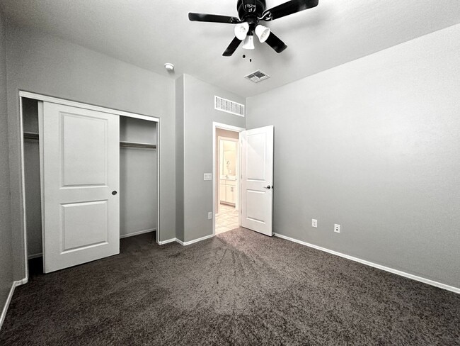 Building Photo - Stunning 4-bedroom, 2-bathroom home located in the vibrant community of Sahuarita, AZ