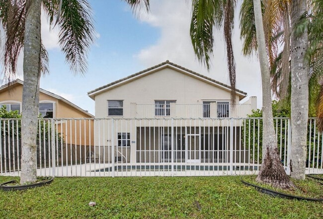 Building Photo - 18196 Clear Brook Cir