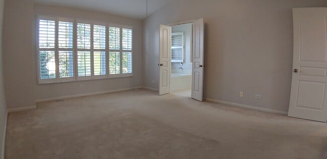 Building Photo - 564 Woods Creek Ln