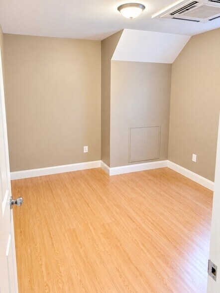 Building Photo - 110 Lucerne St