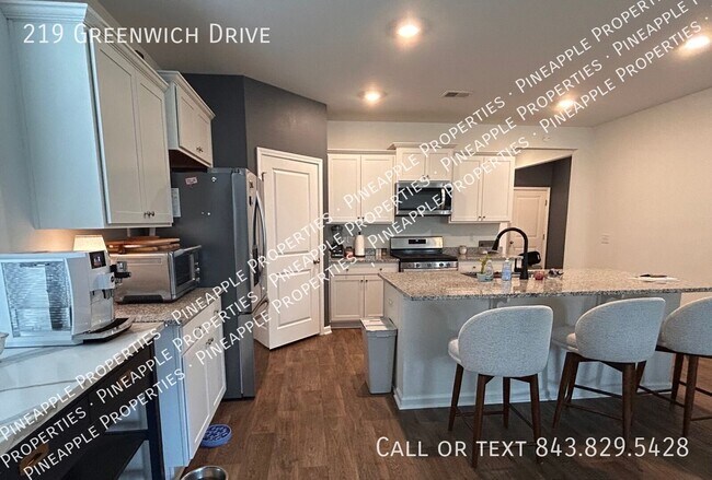 Building Photo - 219 Greenwich Dr