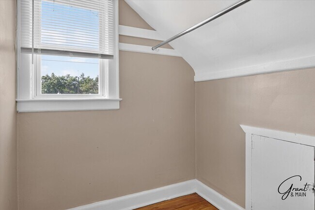 Building Photo - 17127 Roselawn St