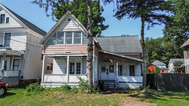 Building Photo - 40 Elm St