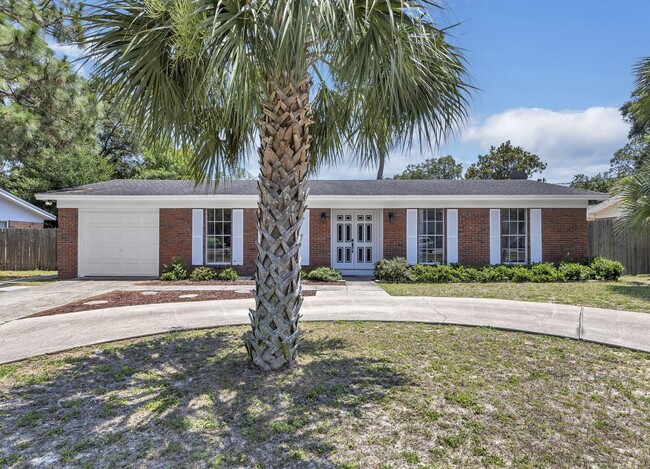 Building Photo - 702 Mayflower Ave