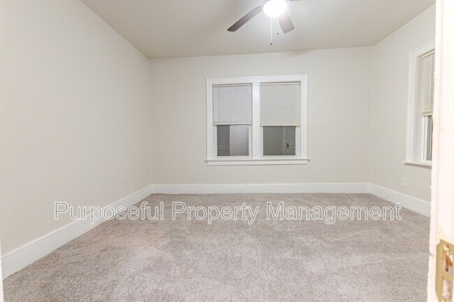 Building Photo - 1420 NW 22nd St