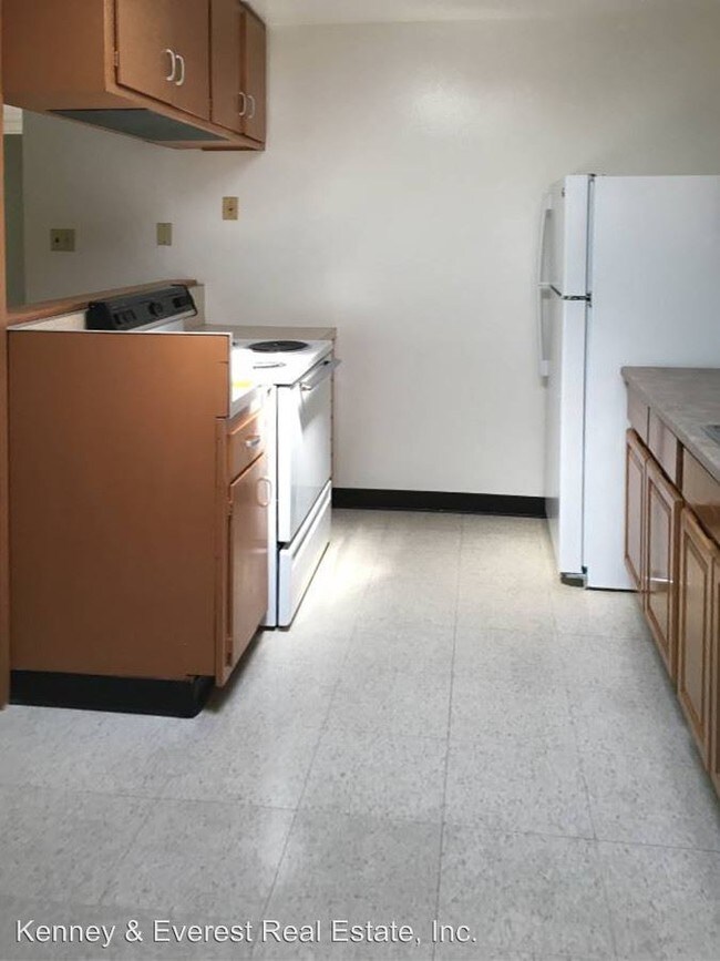 Building Photo - 2 br, 1 bath House - 2701 Ridge Rd #304