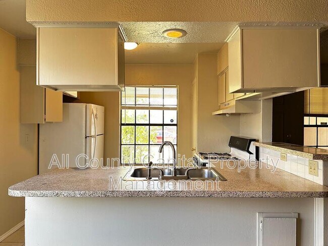 Building Photo - 1102 Hickory Grove Dr