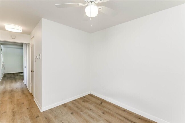 Building Photo - 1505 W 12th St