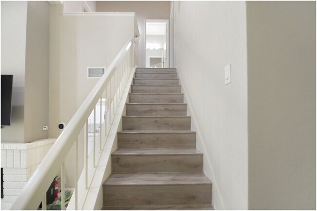 Building Photo - 2 Bedroom Condo In Malvern Creek!