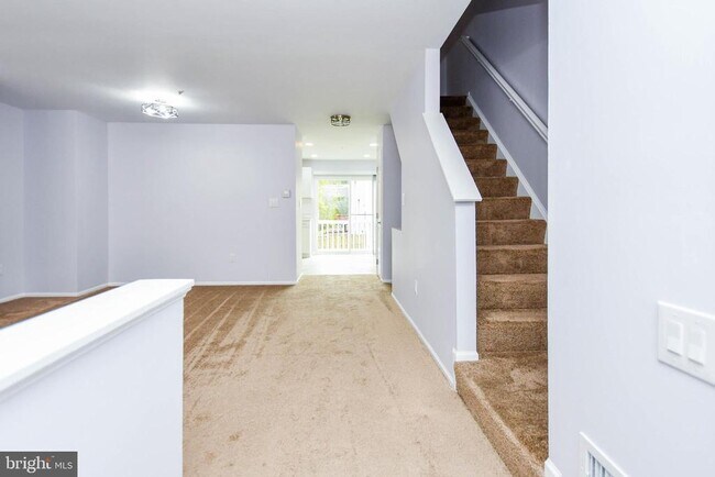 Building Photo - 915 Westlake Dr