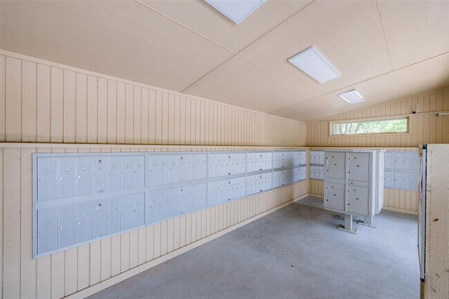 Building Photo - 8405 Bent Tree Rd