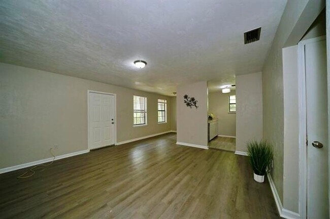 Building Photo - Charming 2BR Unit in Tallahassee