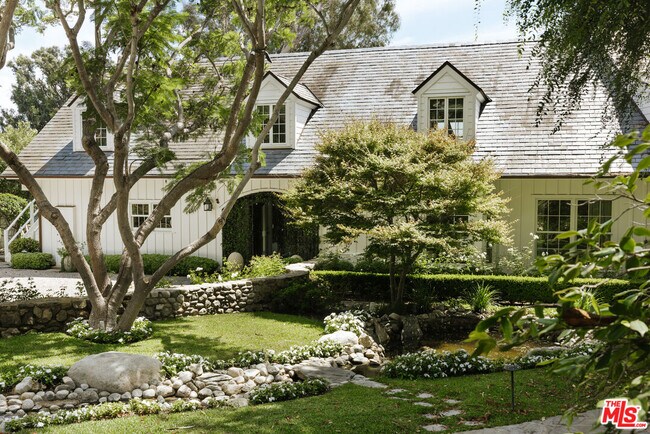 Building Photo - 6825 Zumirez Dr