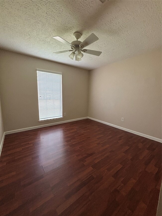 Building Photo - 16610 Forest Bend Ave