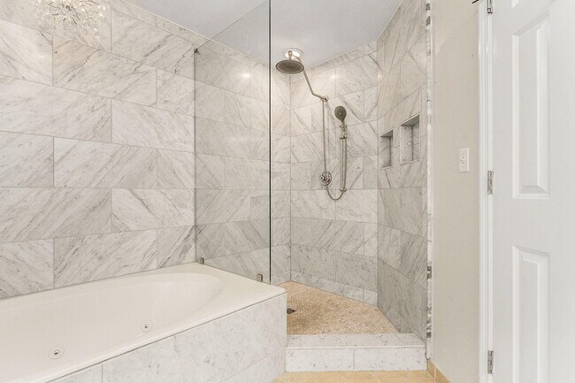 Building Photo - 1732 W County Hwy 30A