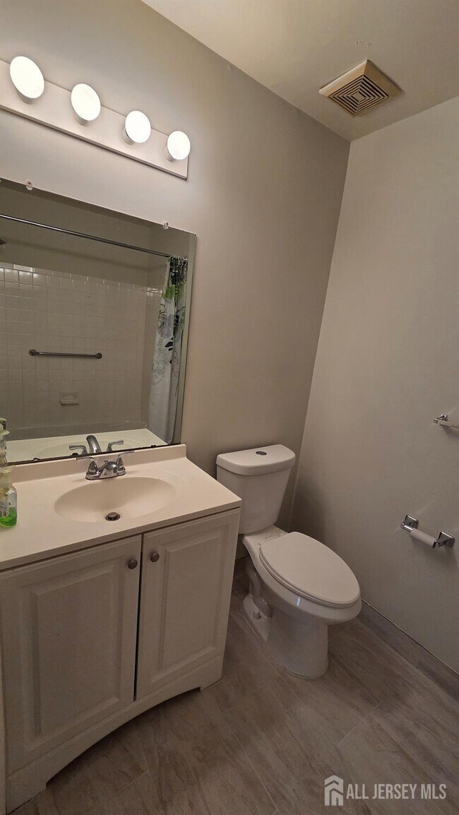 Building Photo - 602 Cypress Ln