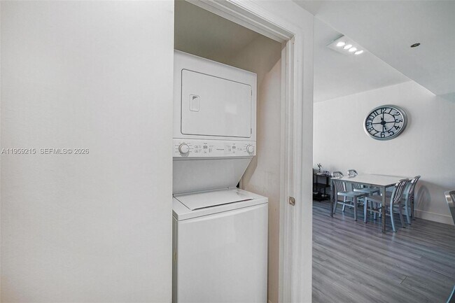 Building Photo - 500 Brickell Ave