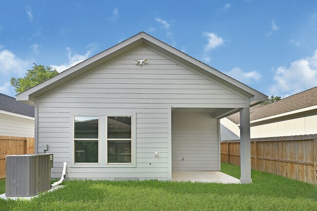 Building Photo - 90 Burress St