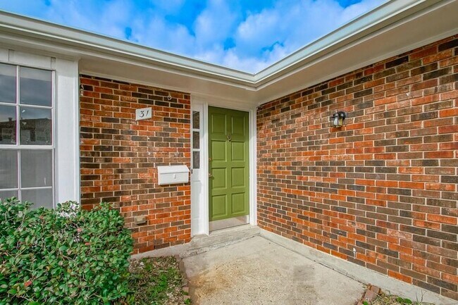 Building Photo - 31 Antigua Dr