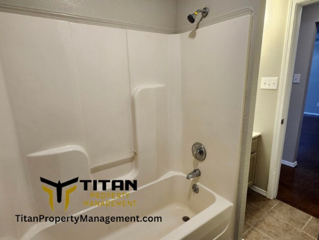 Building Photo - 2 bed/2 bath Apartment