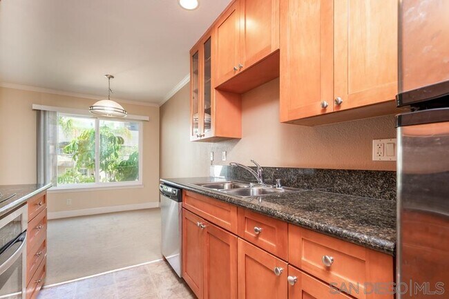 Building Photo - 8529 Villa La Jolla Dr