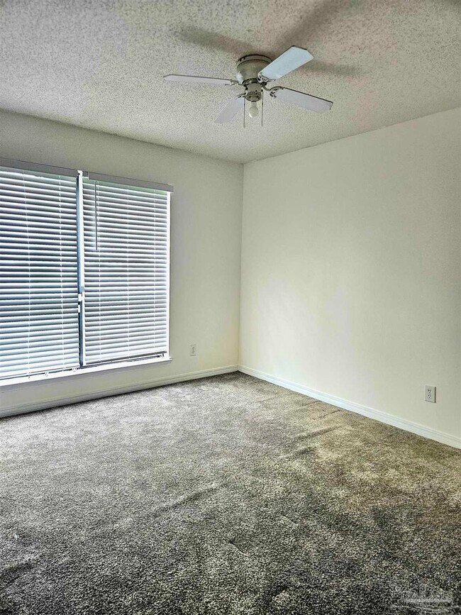 Building Photo - 5808 Hermitage Cir