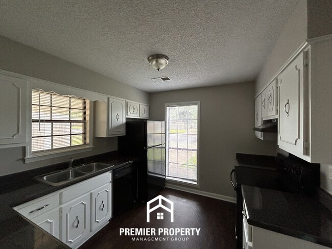 Building Photo - Stunning 3BR/2BA Near Southwind | 2,079 Sq Ft, Built-Ins, Fireplace & Covered Patio