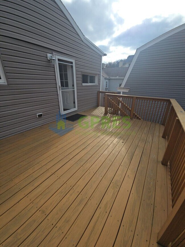 Building Photo - 119 E Sherman St