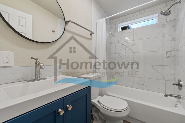 Building Photo - 3 Bedroom 2 Bathroom Home with Off-Street Parking Available in Sagle, Idaho!