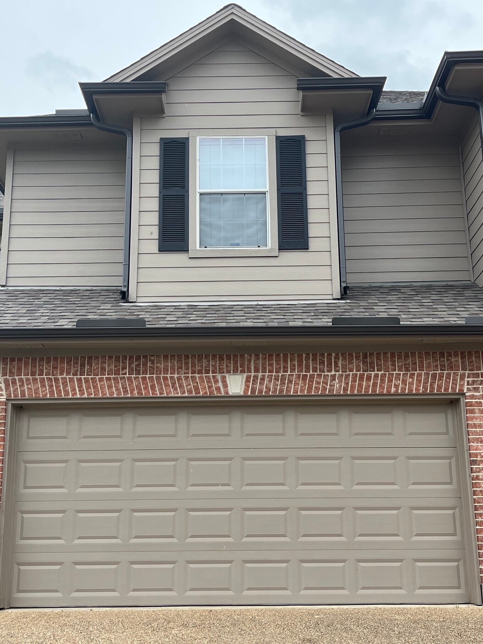 2 Car Garage - 1425 W Villa Maria Rd