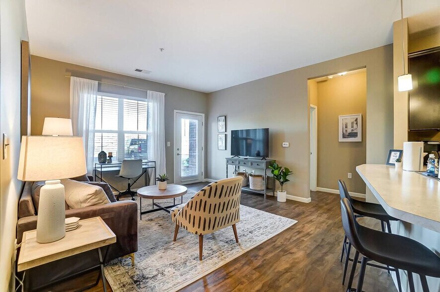 Building Photo - 4788 Holmes St